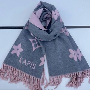 Luxury Gray and Pink Floral Scarf
💯 %Cashmere